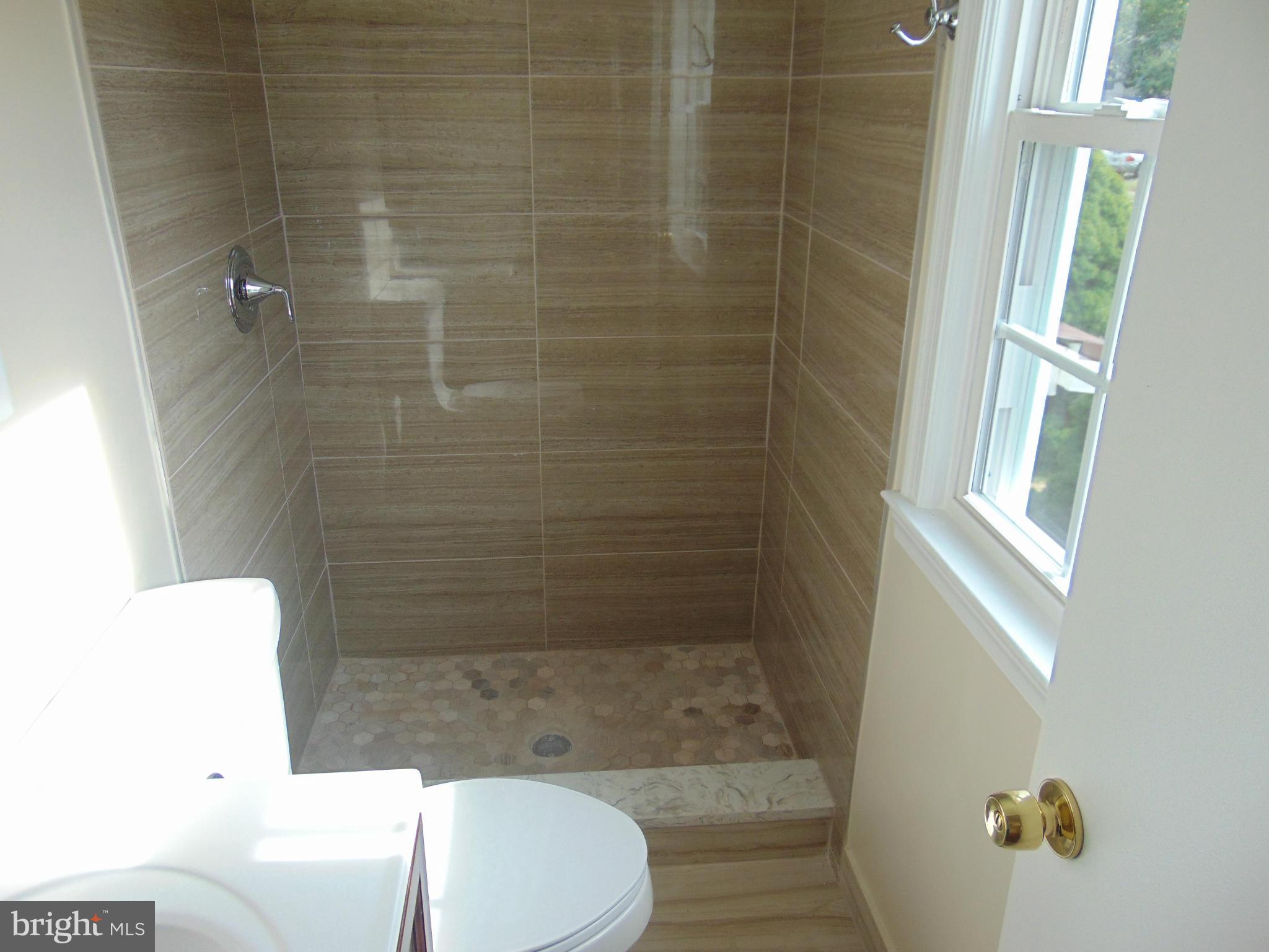 7421 Castle Road Manassas, VA 20109 - Photo 18 of 26 Bath (Master)
