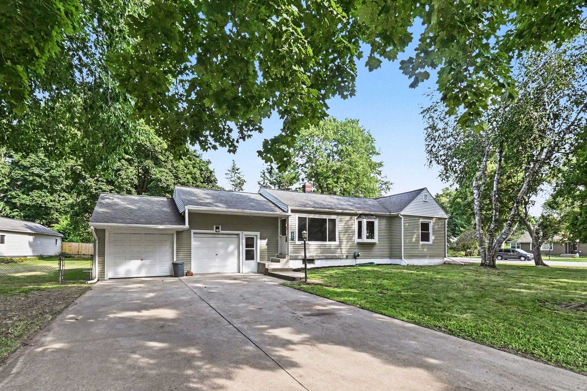2531 Ashton Road Jackson, MI 49203 - Photo 3 of 30 002_file_5485