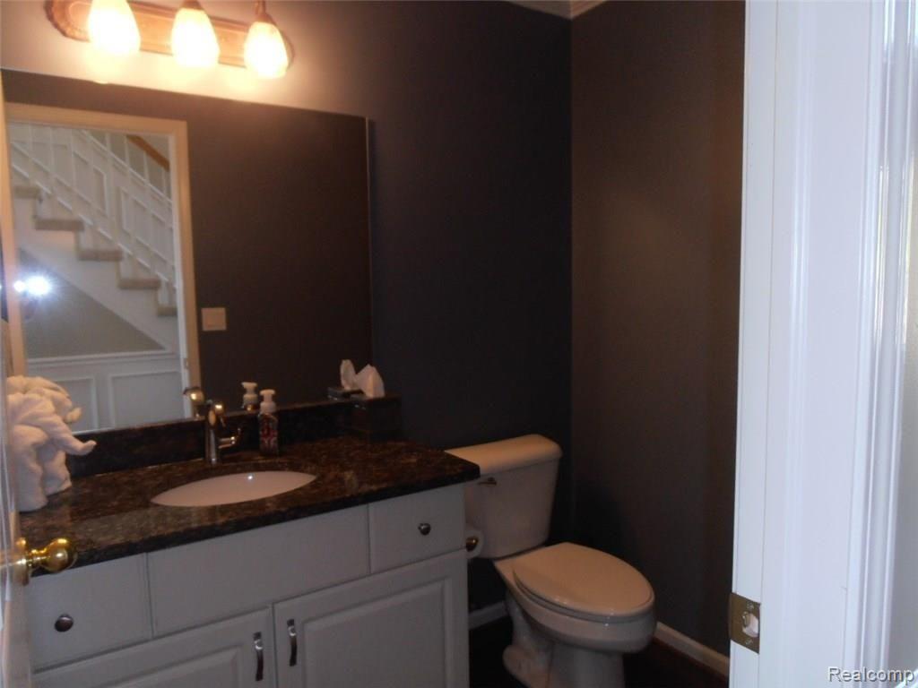 608 Appoline Court Rochester, MI 48307 - Photo 8 of 37 P1010231.JPG