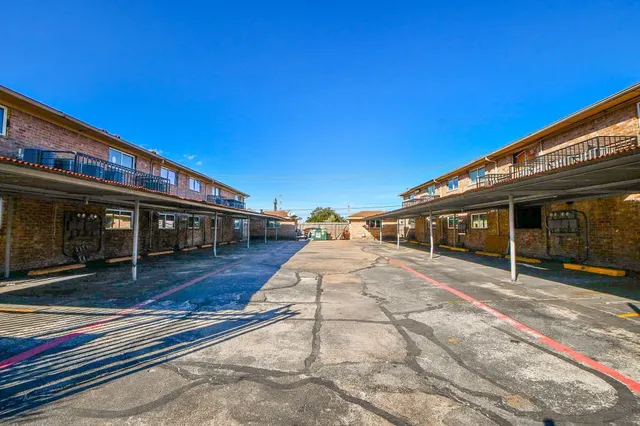 $900,000 | 7906 Prestwood Drive, Unit 1120, Houston, TX 77036