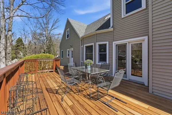 a view of a house with backyard