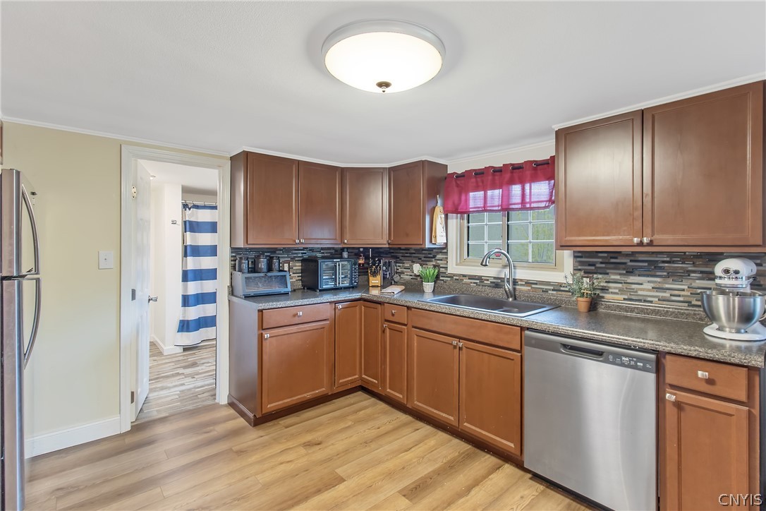 8355 Tuttle Road Cicero, NY 13030 - Photo 9 of 46 All stainless steel appliances stay!
