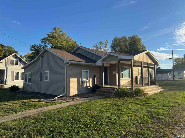 $159,500 | 518 Northwest Cross Street, Mount Sterling, IL 62353