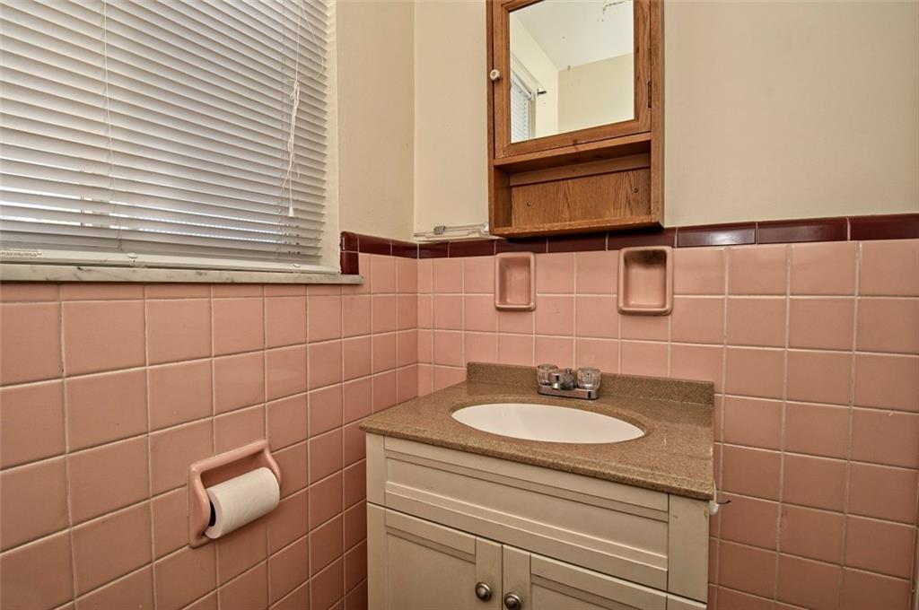 6085 Baptist Road Pittsburgh, PA 15236 - Photo 12 of 24 Gallery Image 12