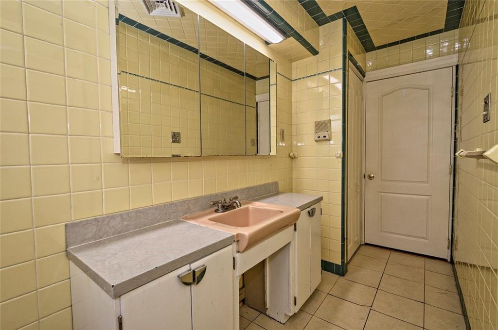 6085 Baptist Road Pittsburgh, PA 15236 - Photo 13 of 24 Gallery Image 13