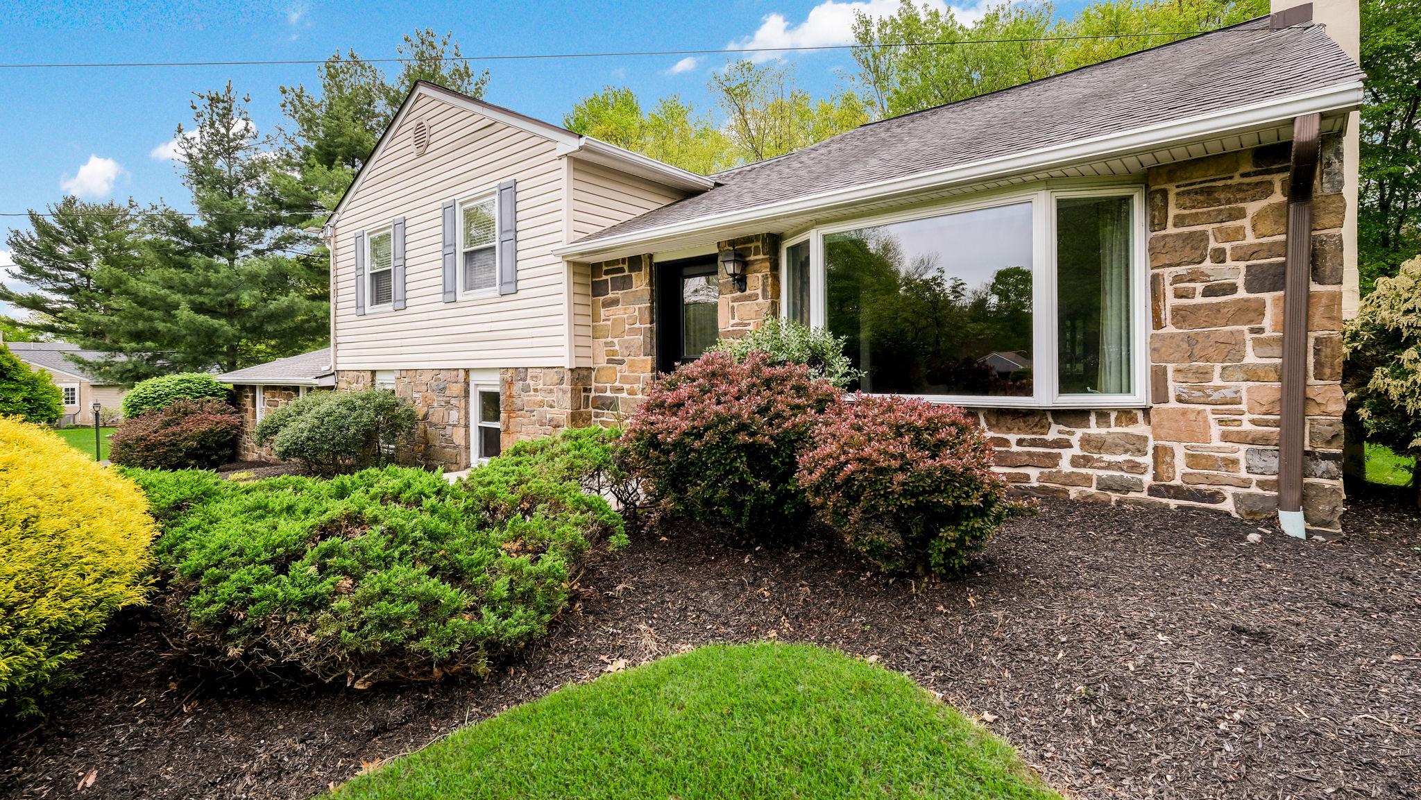 816 Warren Road Ambler, PA 19002 - Photo 6 of 51 Front view with bay window in living room