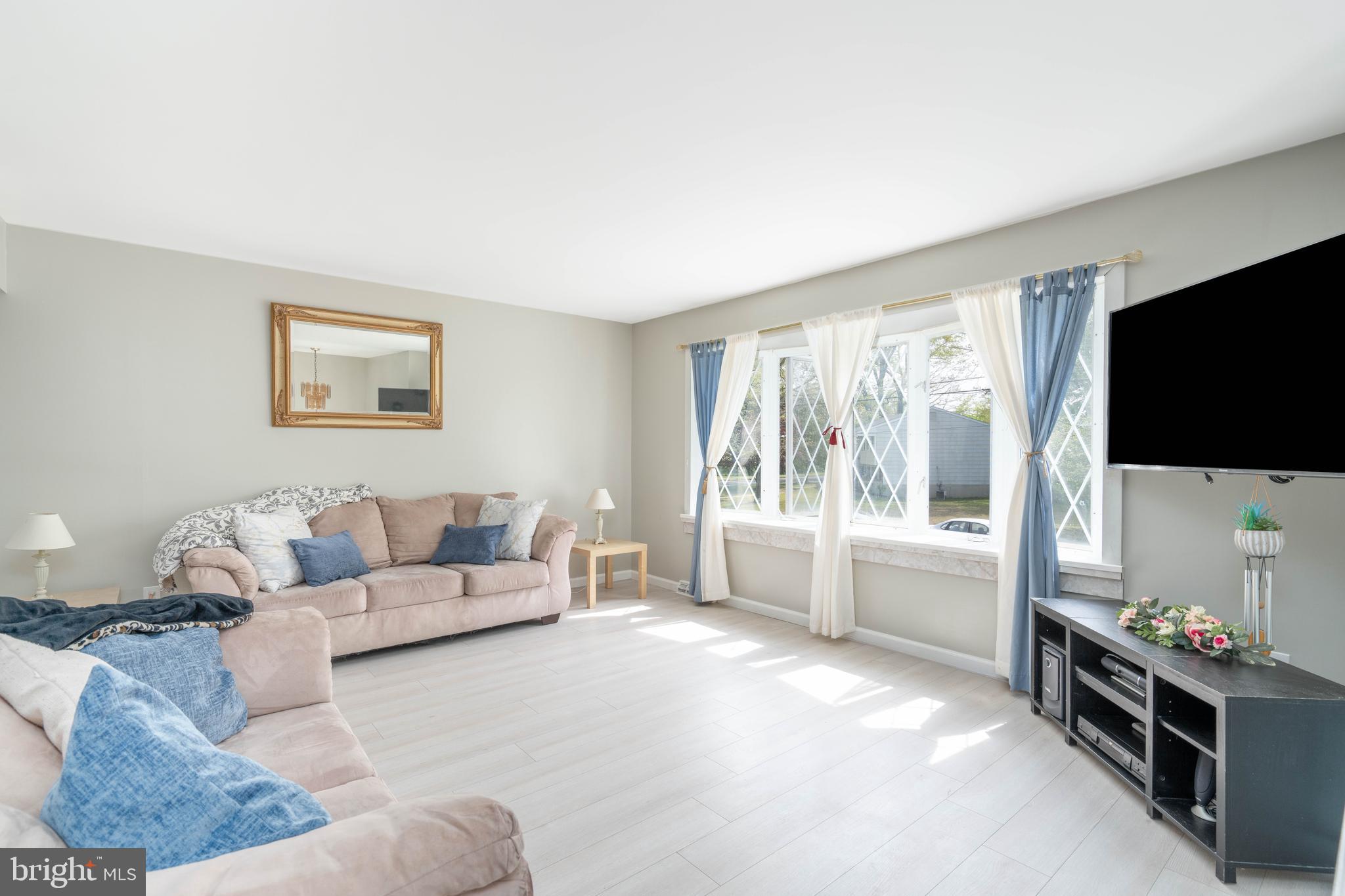 7 Briarcliff Road Atco, NJ 08004 - Photo 4 of 37 a living room with furniture and a flat screen tv