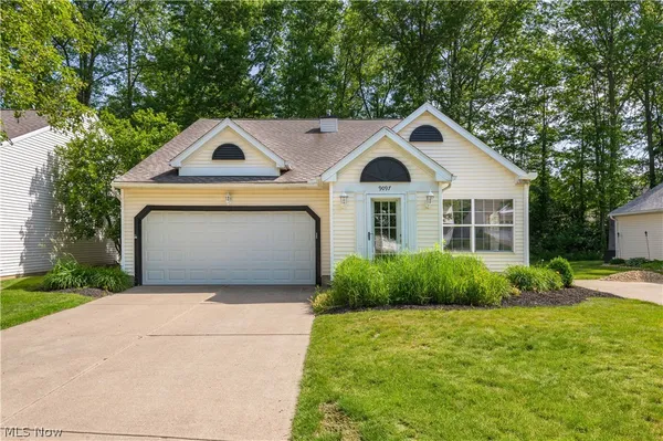 $299,053 | 9097 Fern Cove East, Olmsted Falls, OH 44138