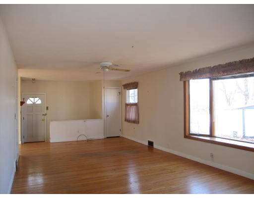 62 Arcadia Boulevard Springfield, MA 01118 - Photo 5 of 10 Gallery Image 5