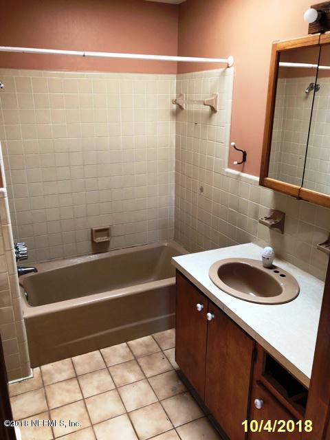 104 Nautilus Road St. Augustine, FL 32086 - Photo 11 of 21 a bathroom with a sink a toilet and bathtub