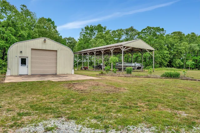 a view of a yard in front of the house