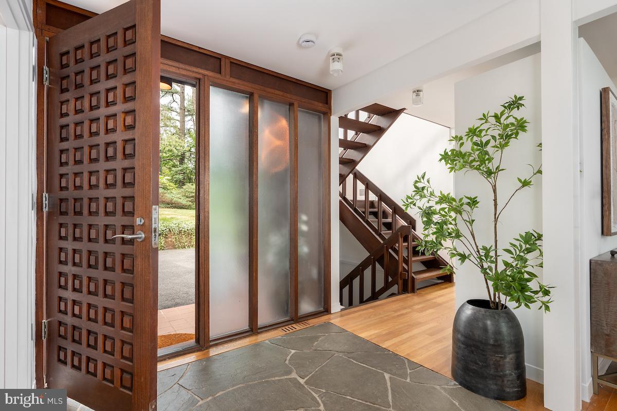 1330 Potomac School Road McLean, VA 22101 - Photo 3 of 36 Inviting entryway with natural light.