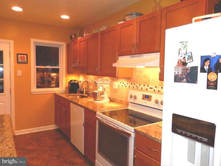 156 Shelbourne Road Havertown, PA 19083 - Photo 5 of 11