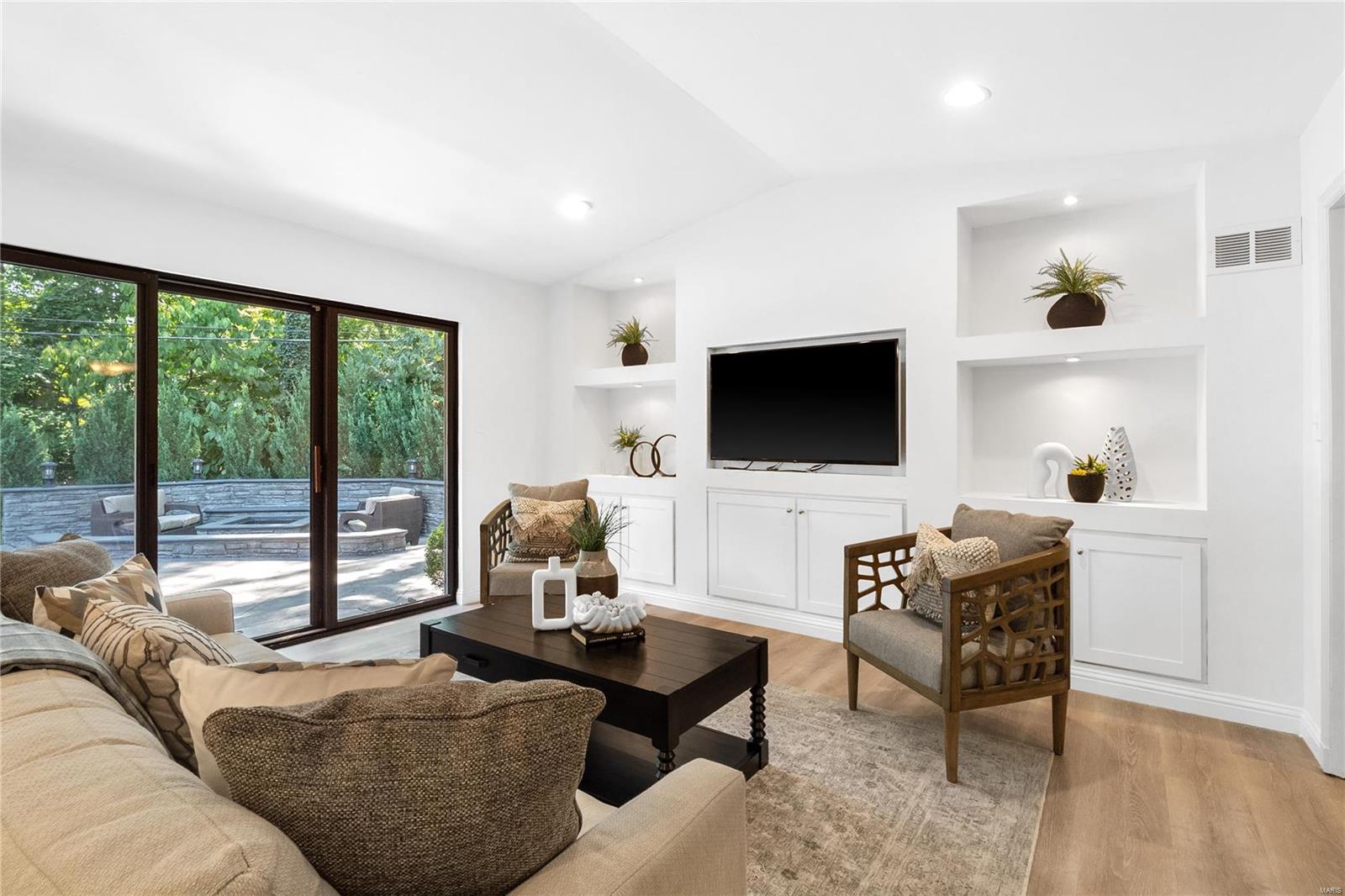 10212 Clayton Road Ladue, MO 63124 - Photo 4 of 58 Gallery Image 4