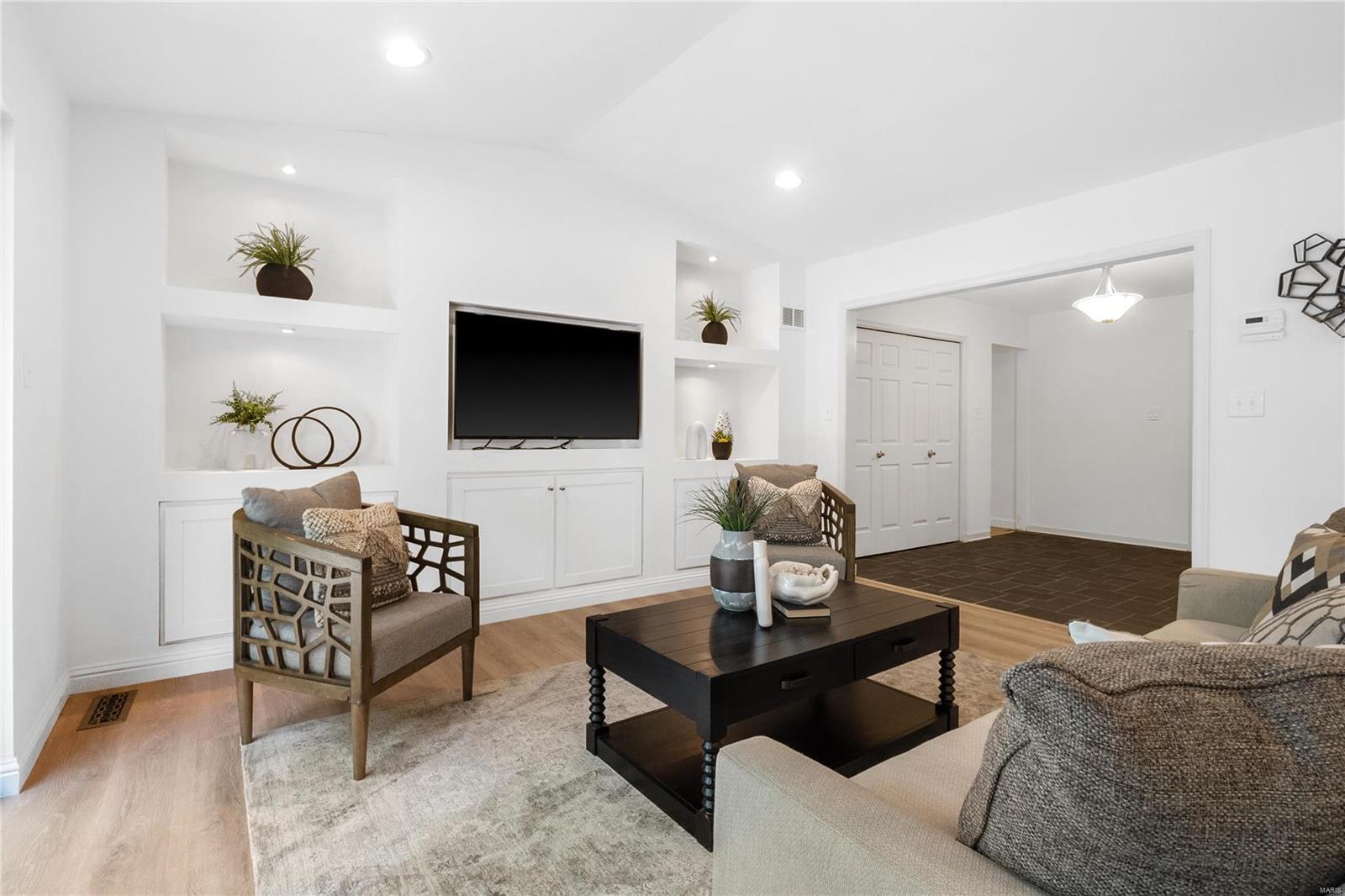 10212 Clayton Road Ladue, MO 63124 - Photo 5 of 58 Gallery Image 5
