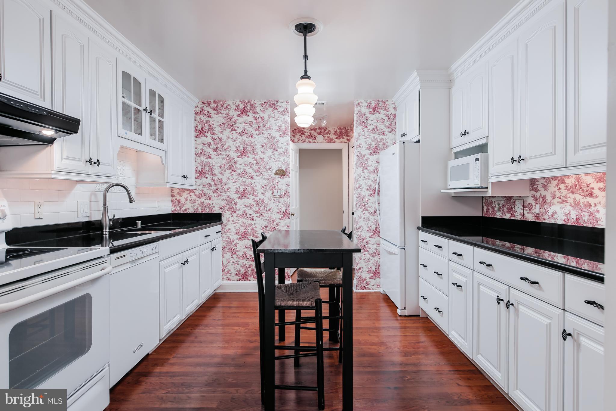 9 Devon Hill Road, Unit B3 Baltimore, MD 21210 - Photo 12 of 44 Eat-in kitchen