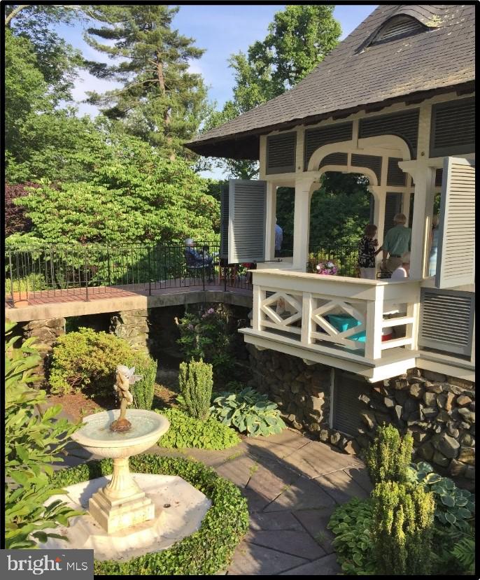 9 Devon Hill Road, Unit B3 Baltimore, MD 21210 - Photo 30 of 44 View of the common grounds