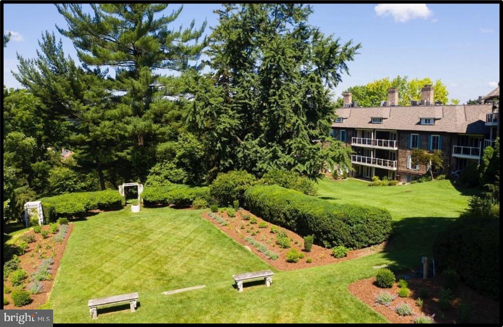 9 Devon Hill Road, Unit B3 Baltimore, MD 21210 - Photo 31 of 44 Common grounds for all residents