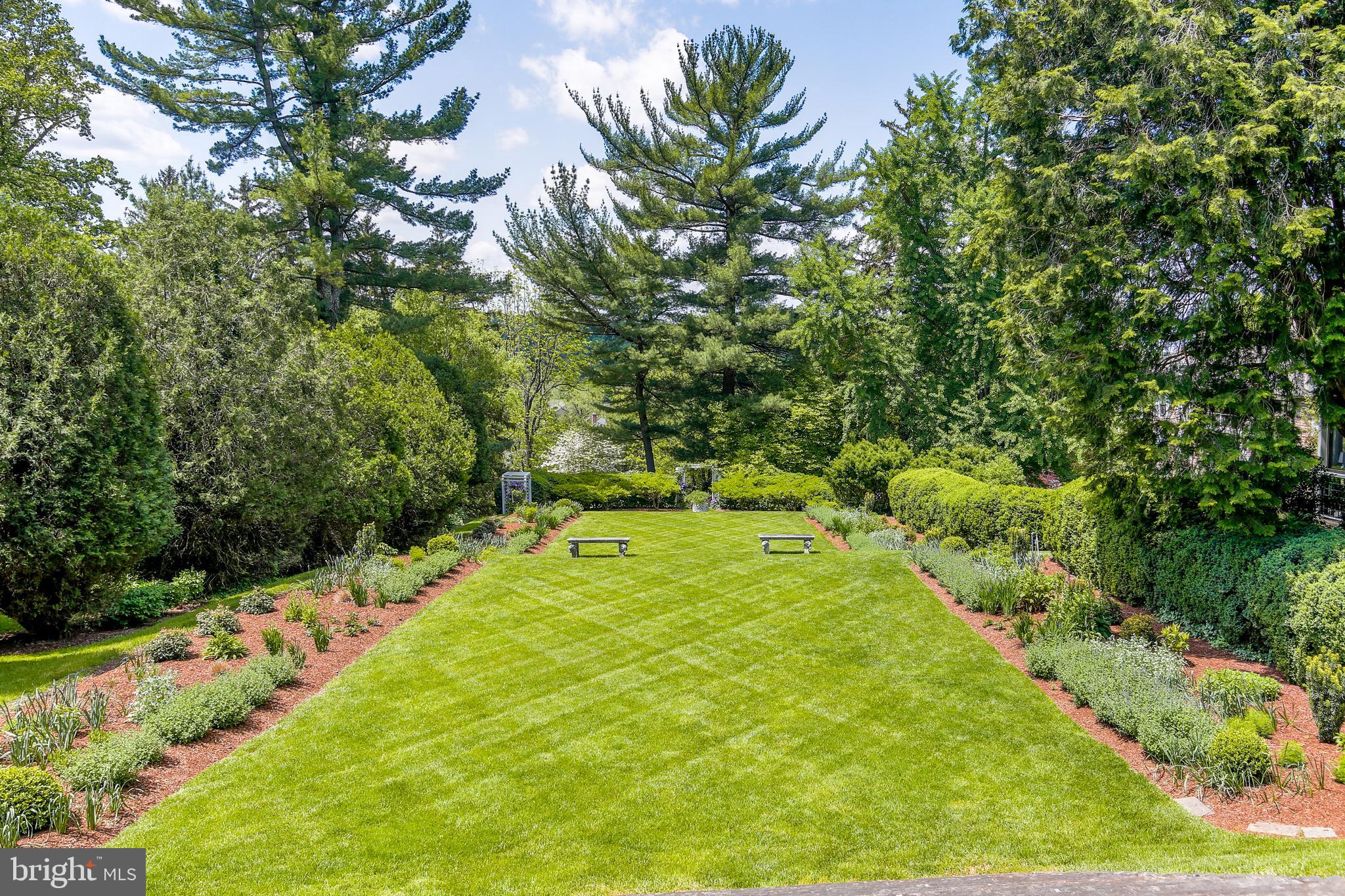 9 Devon Hill Road, Unit B3 Baltimore, MD 21210 - Photo 33 of 44 Beautiful English Gardens!
