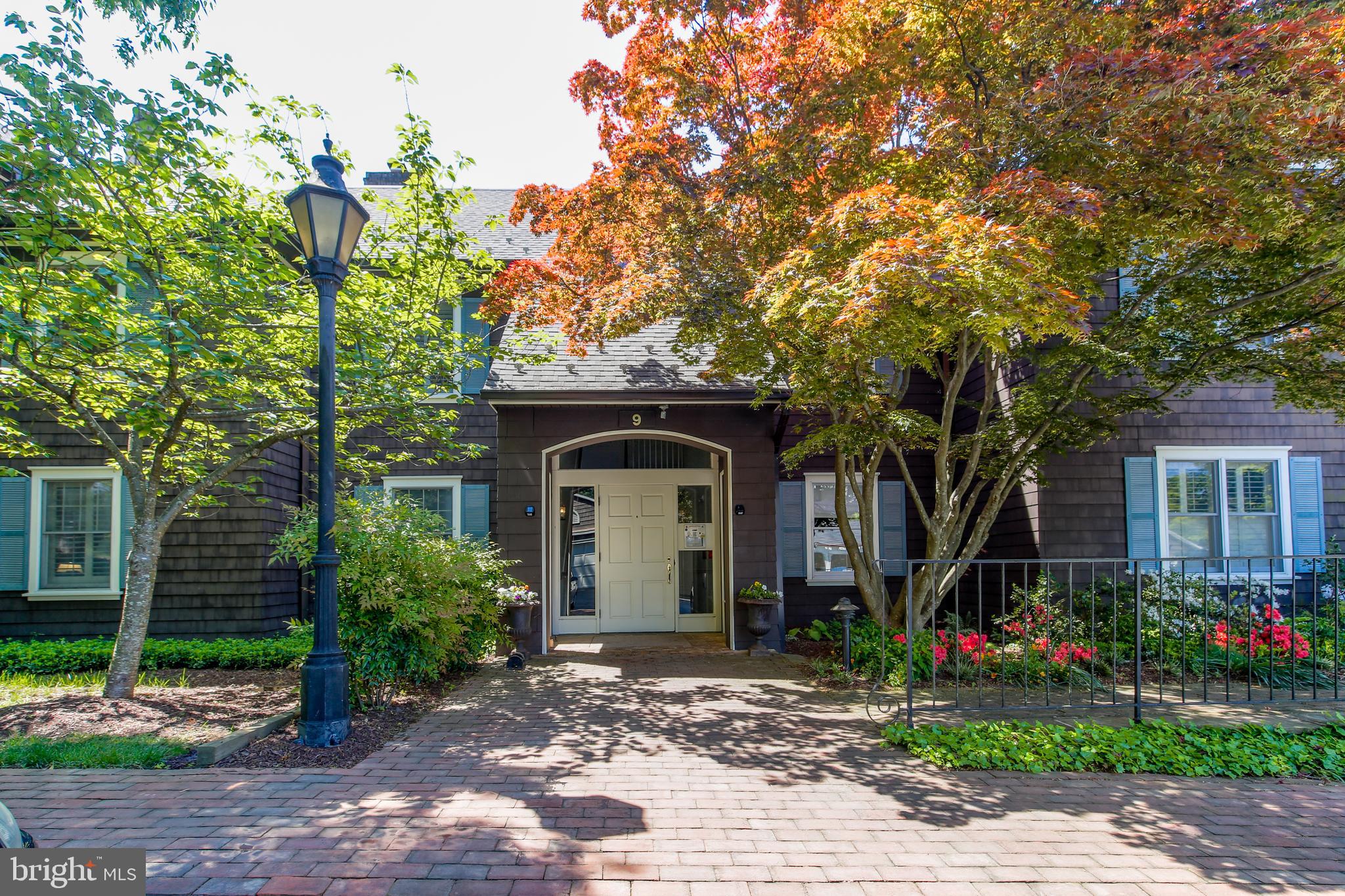 9 Devon Hill Road, Unit B3 Baltimore, MD 21210 - Photo 41 of 44 Welcoming entrance