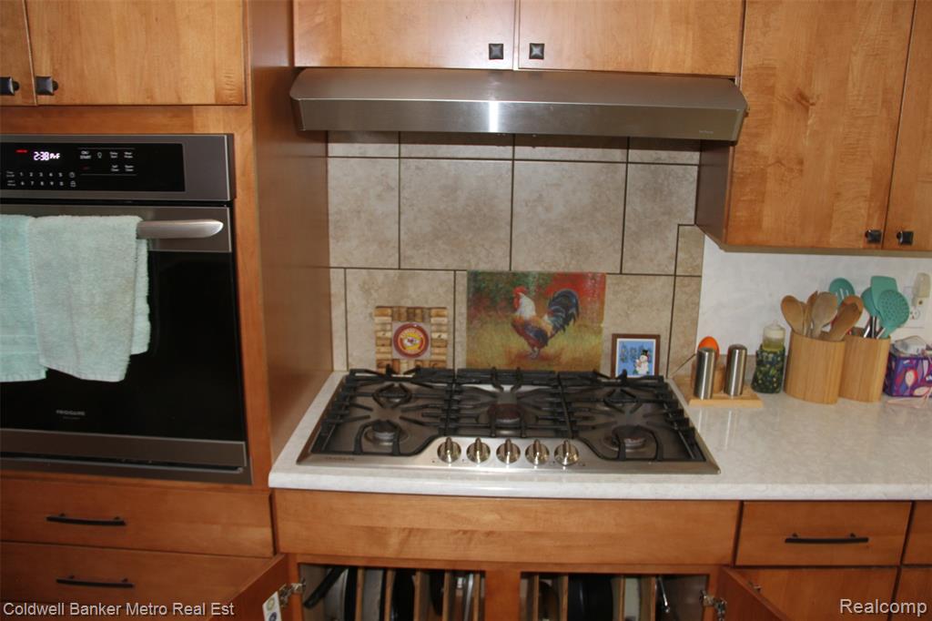 4092 Woodstock Road Waterford, MI 48328 - Photo 16 of 63