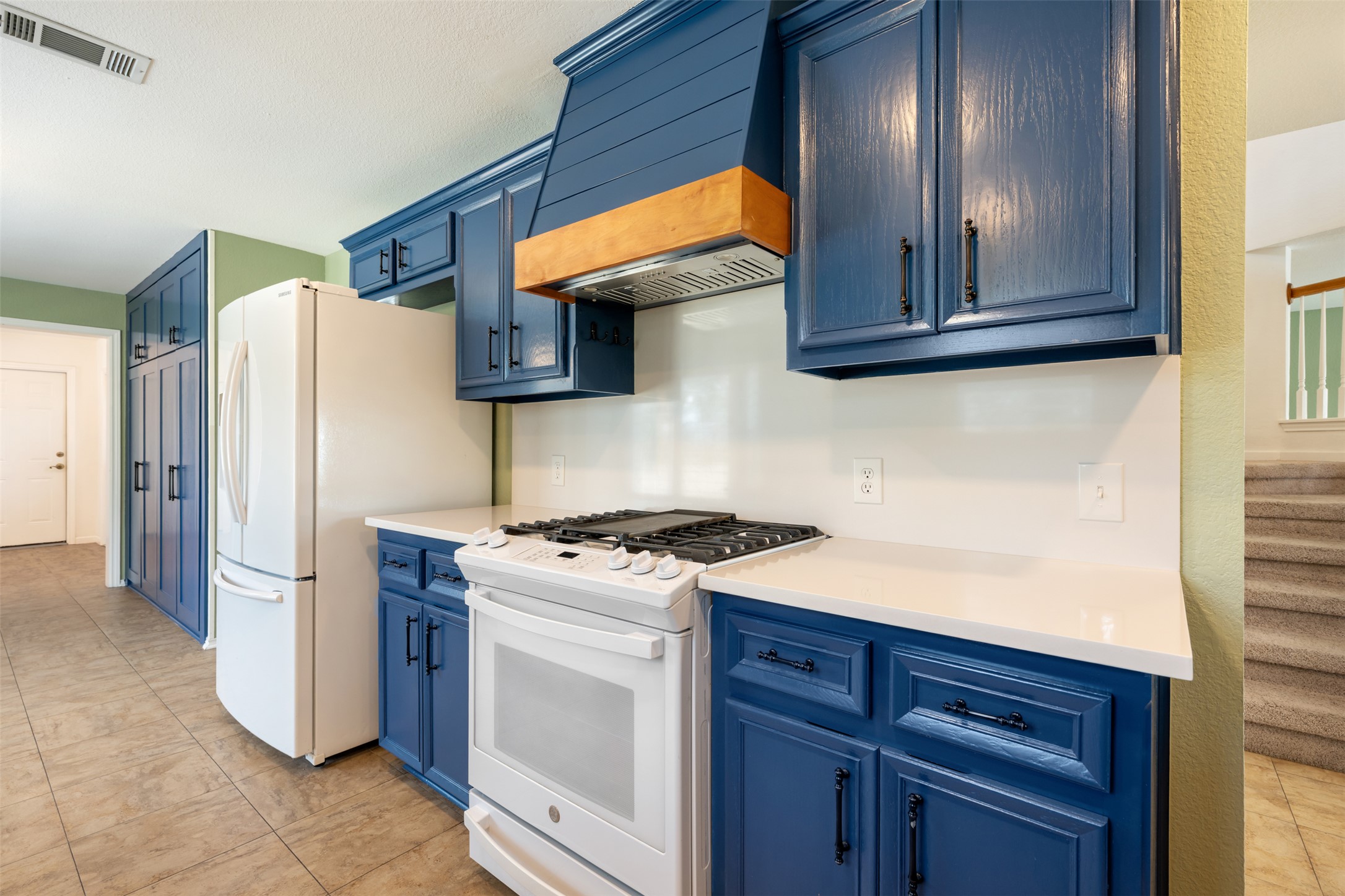 104 Sunset Road Georgetown, TX 78633 - Photo 13 of 40 a kitchen with stainless steel appliances granite countertop a refrigerator and a stove