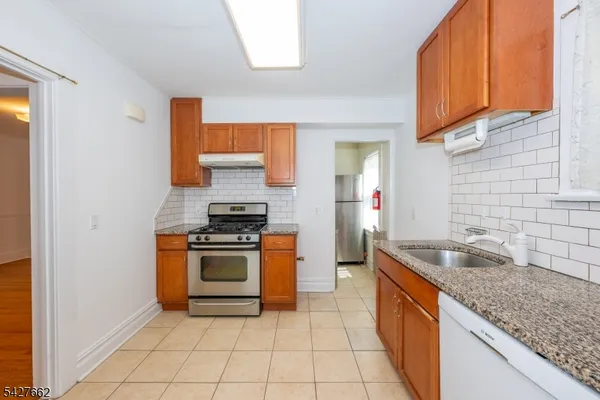 $4,350 | 200 Valley Road, Unit 2, Montclair, NJ 07042