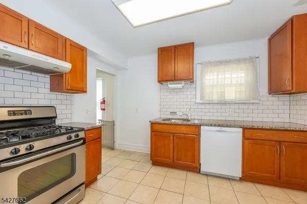 $4,350 | 200 Valley Road, Unit 2, Montclair, NJ 07042