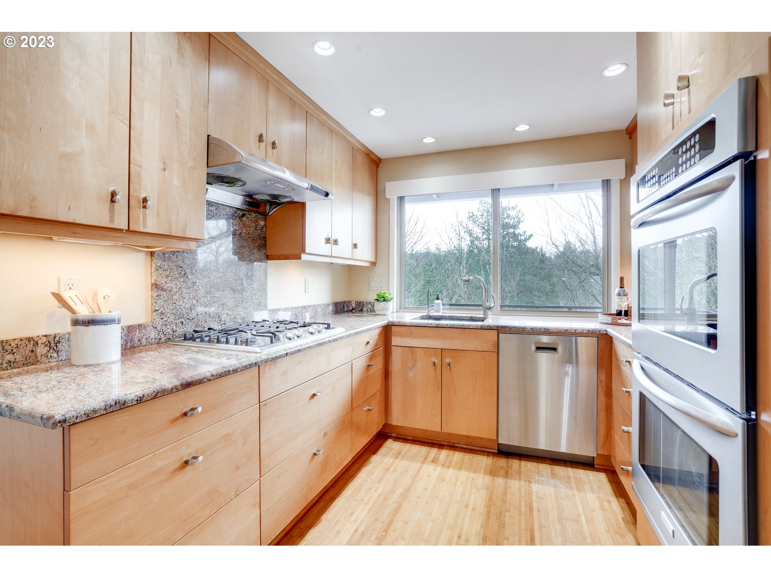 3020 Southwest Raleighview Drive Portland, OR 97225 - Photo 9 of 32 Gallery Image 9