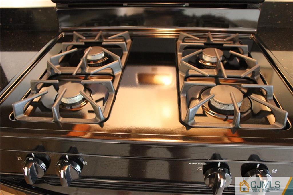 1706 Timber Oaks Road, Unit 1706 Edison, NJ 08820 - Photo 13 of 25 a close up of a stove top oven
