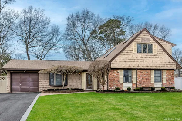 $799,000 | 12 Westmoylan Lane, Coram, NY 11727