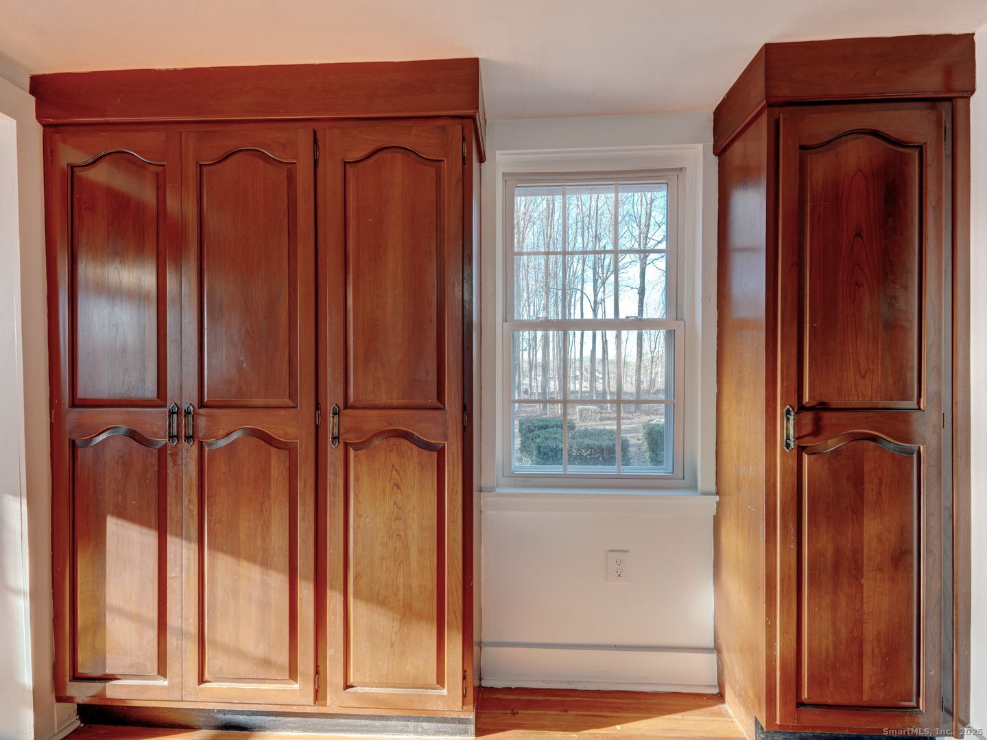 668 Middle Turnpike Mansfield, CT 06268 - Photo 13 of 40 a view of front door with a mirror