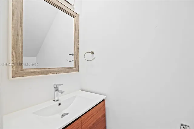 $3,400 | 16681 Northeast 35th Avenue, Unit 3, North Miami Beach, FL 33160