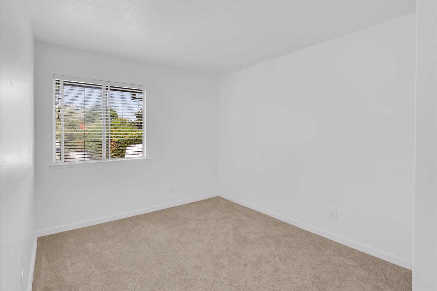 2200 Kimwood Lane Rancho Cordova, CA 95670 - Photo 20 of 26 an empty room with a window