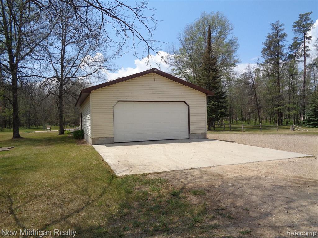 360 East Pioneer Road Roscommon, MI 48653 - Photo 18 of 34