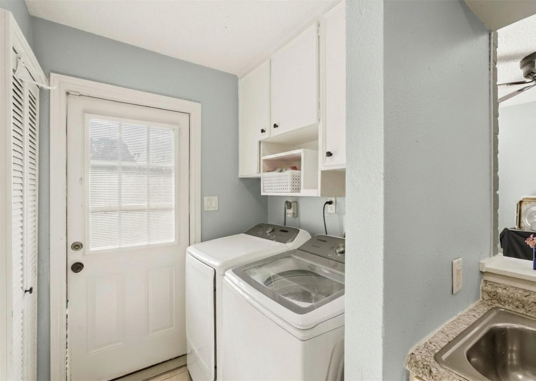 9458 Neuens Road, Unit 9458 Houston, TX 77080 - Photo 11 of 22 Laundry Room