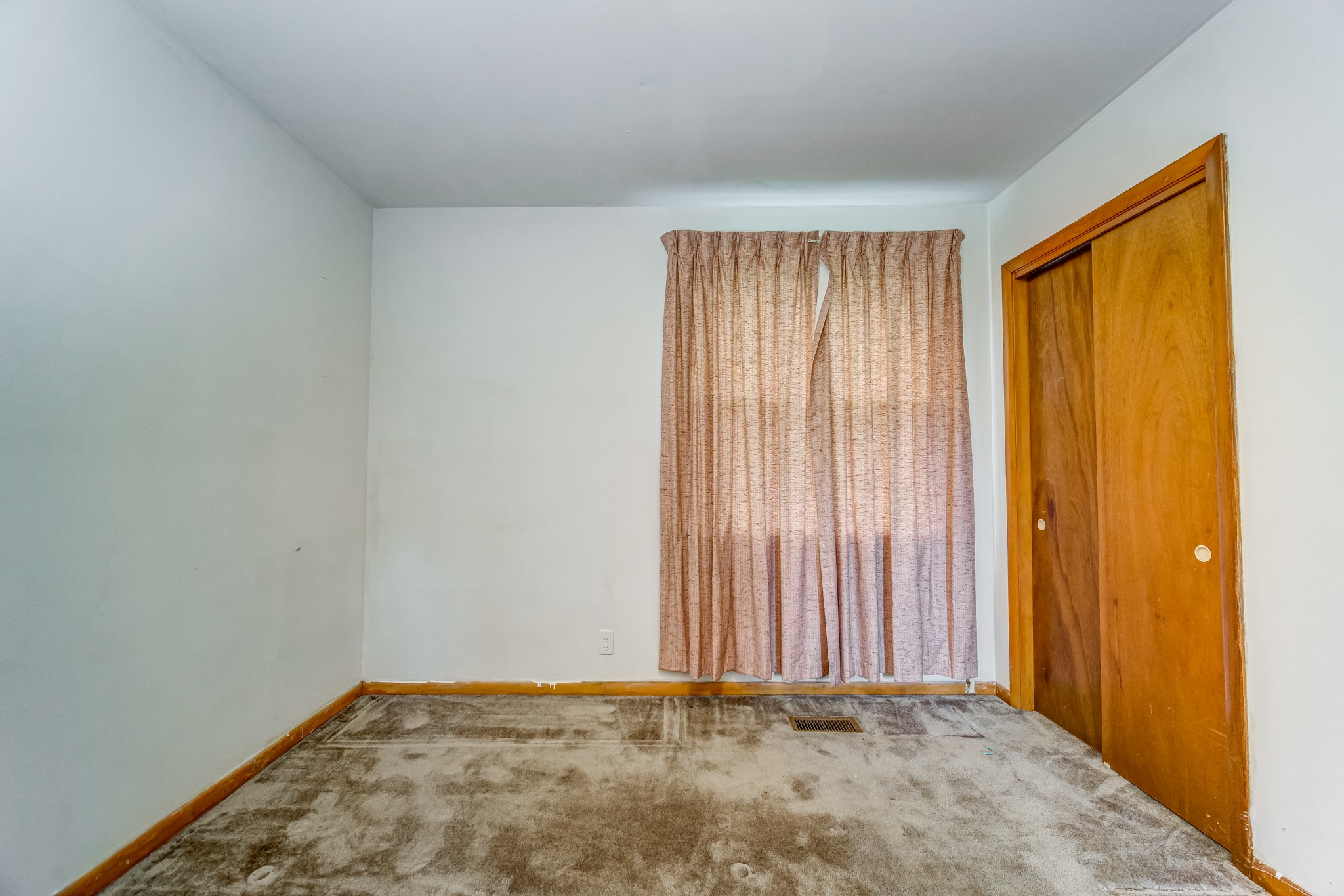 1377 Deal Road Burns, TN 37029 - Photo 25 of 47 an empty room with windows