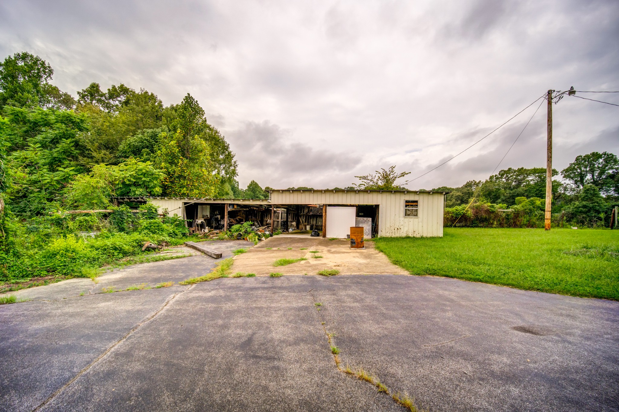 1377 Deal Road Burns, TN 37029 - Photo 36 of 47 a view of a house with backyard and garden