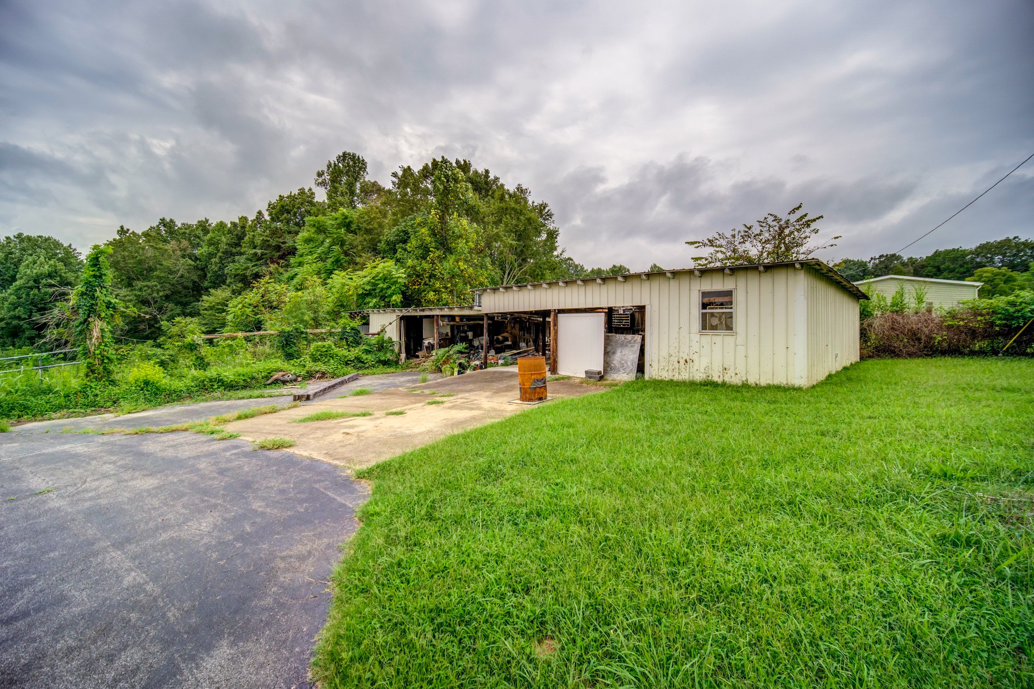 1377 Deal Road Burns, TN 37029 - Photo 37 of 47 a view of a house with backyard and sitting area