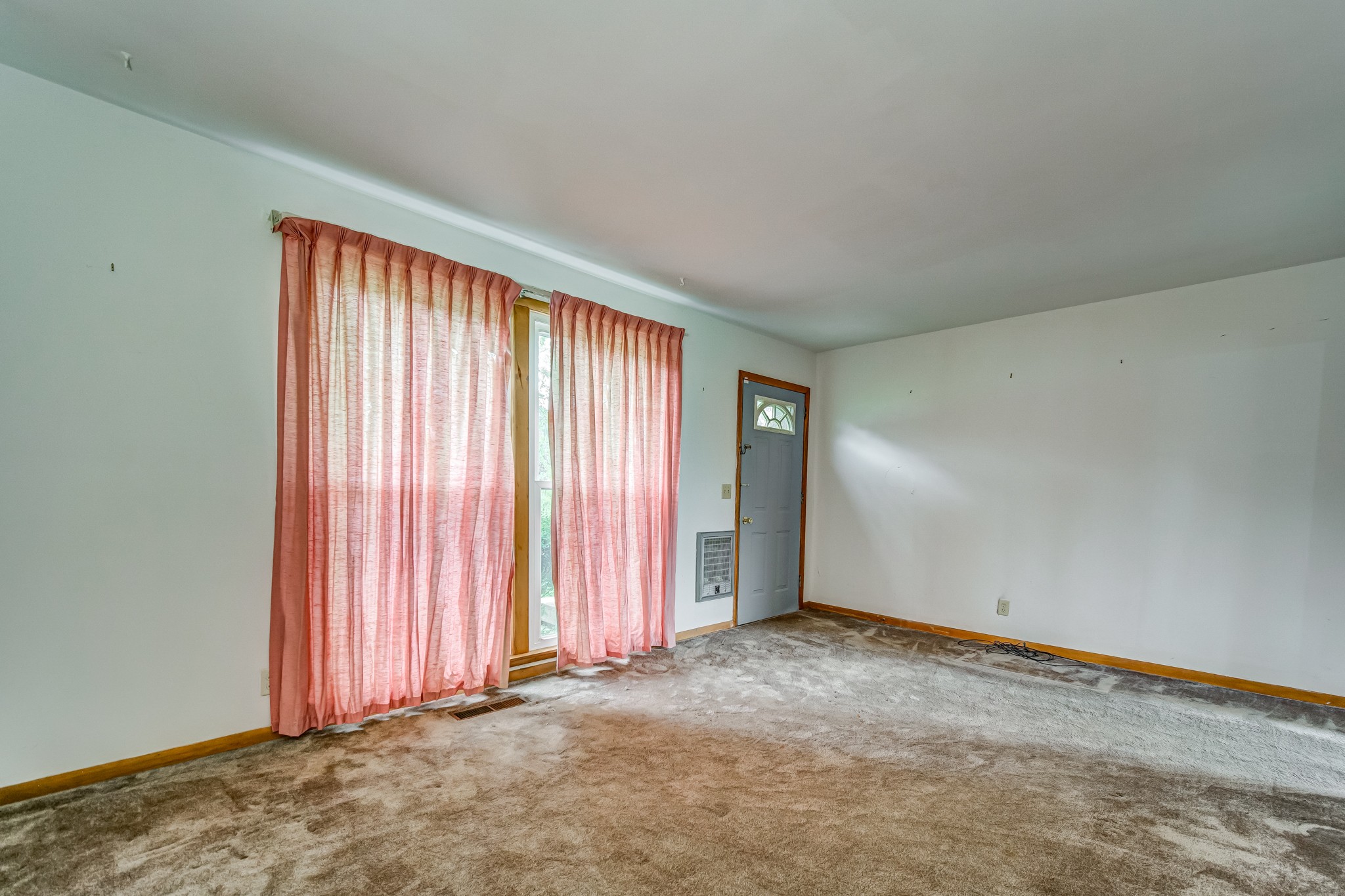 1377 Deal Road Burns, TN 37029 - Photo 10 of 47 an empty room with windows