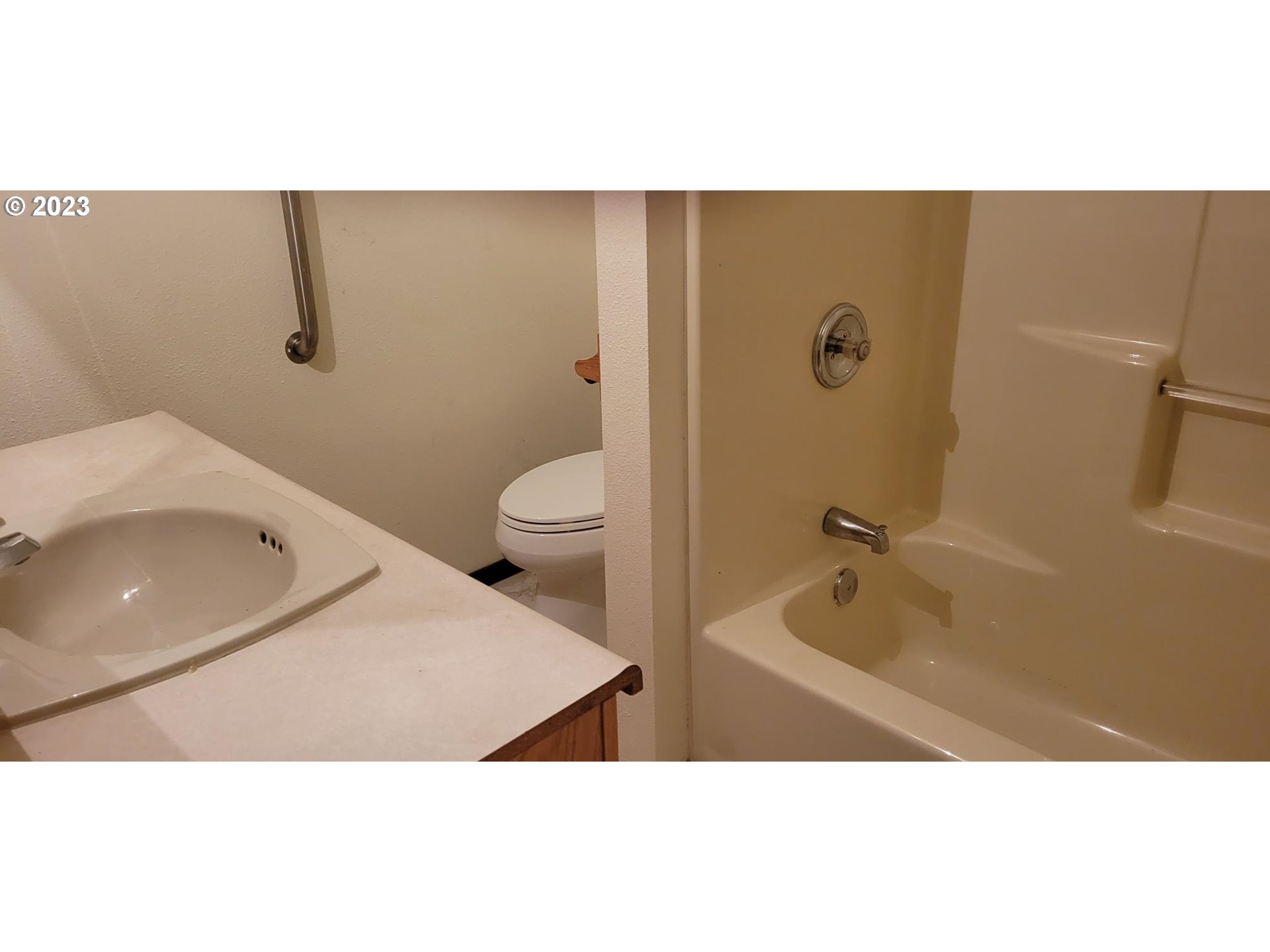 362 Northside Road Sutherlin, OR 97479 - Photo 3 of 4 a bathroom with a sink a toilet and shower