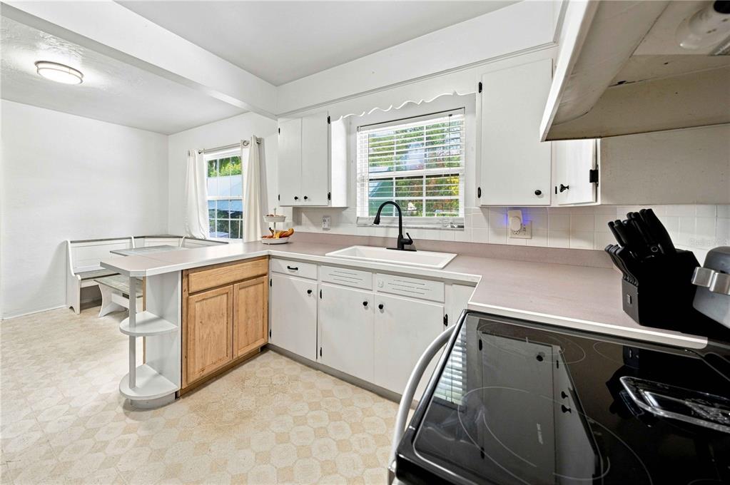 5708 Southeast Palm Road Belleview, FL 34420 - Photo 11 of 31 Gallery Image 11