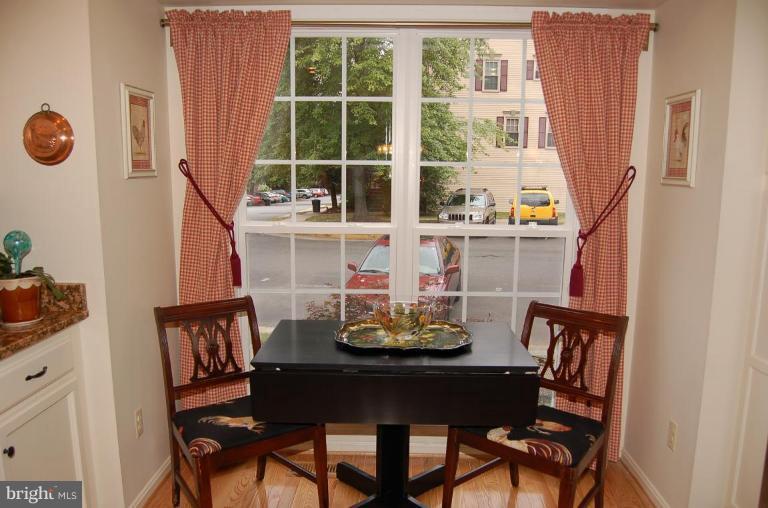 6375 English Ivy Way Springfield, VA 22152 - Photo 4 of 17 Breakfast Area