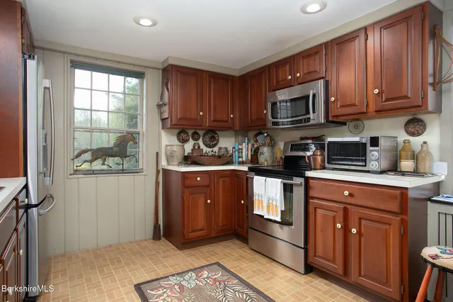 $1,300,000 | 18 Goodrich Street, Stockbridge, MA 01262