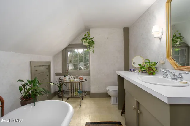 $1,300,000 | 18 Goodrich Street, Stockbridge, MA 01262