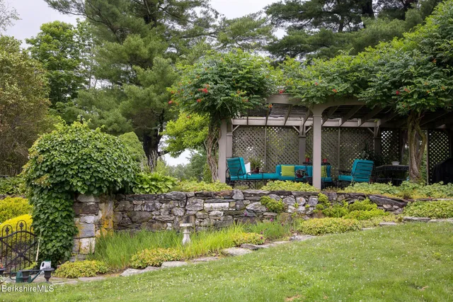 $1,300,000 | 18 Goodrich Street, Stockbridge, MA 01262