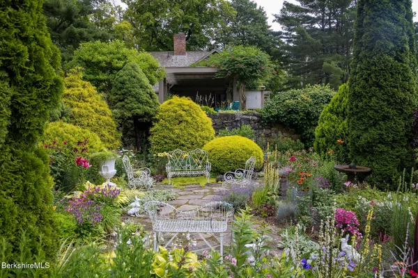 $1,300,000 | 18 Goodrich Street, Stockbridge, MA 01262
