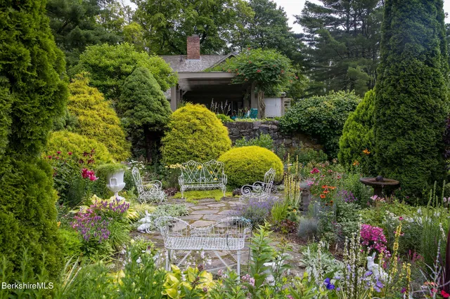 $1,300,000 | 18 Goodrich Street, Stockbridge, MA 01262