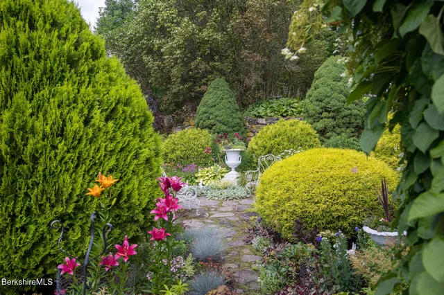 $1,300,000 | 18 Goodrich Street, Stockbridge, MA 01262