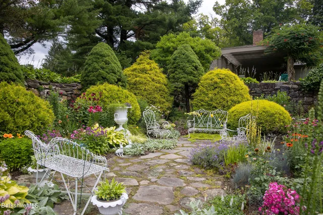 $1,300,000 | 18 Goodrich Street, Stockbridge, MA 01262